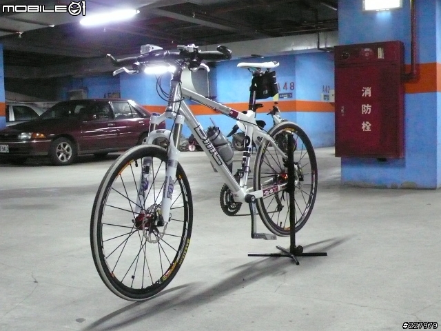 [分享]低調的華麗BMC team elite 02 年度心得報告 AND 08"FOX F100 RLC AND 08"XTR CARBON 後變
