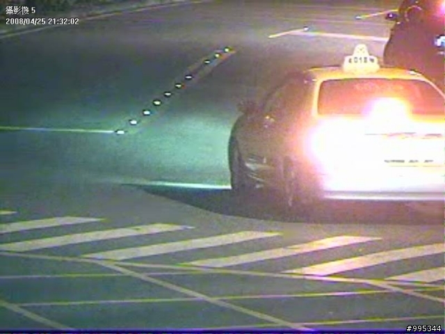 [憤怒] 我在內灣賞螢步道被打了!!!能否請大家幫忙找出車型跟車牌?