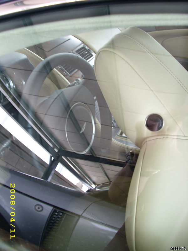 參觀彰化某工廠看見 Aston Martin DB9