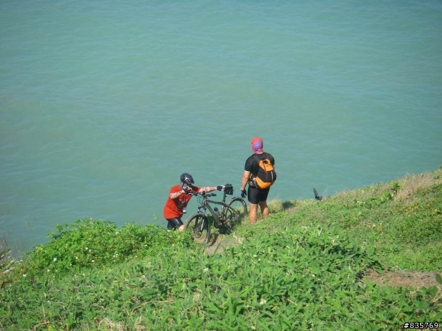 台灣海岸的最後一片淨土-阿塱壹古道(一段車騎人多於人騎車的路線)