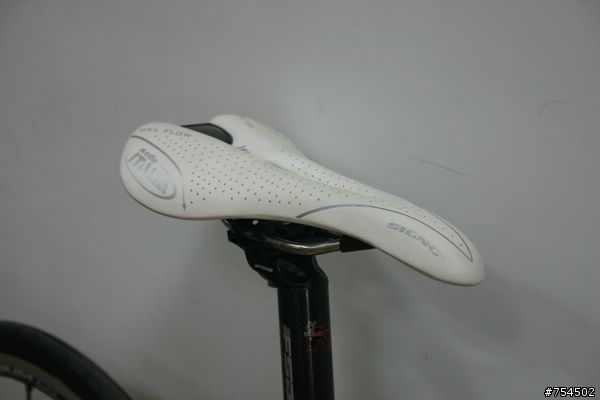 River的白色BIANCHI