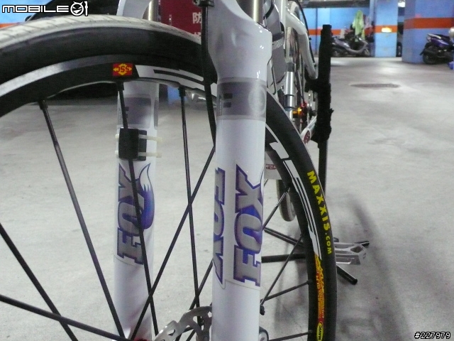 [分享]低調的華麗BMC team elite 02 年度心得報告 AND 08"FOX F100 RLC AND 08"XTR CARBON 後變