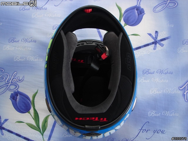 [分享]給女友最好的-AGV TI-TECH IL LAUREATO博士帽(4/28更新)