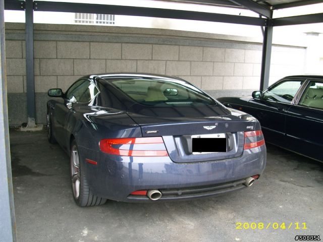 參觀彰化某工廠看見 Aston Martin DB9