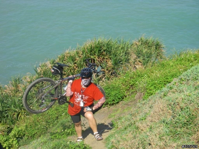 台灣海岸的最後一片淨土-阿塱壹古道(一段車騎人多於人騎車的路線)