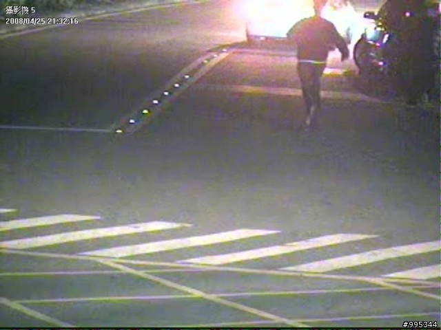 [憤怒] 我在內灣賞螢步道被打了!!!能否請大家幫忙找出車型跟車牌?