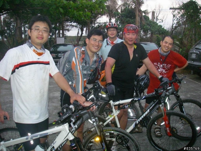 台灣海岸的最後一片淨土-阿塱壹古道(一段車騎人多於人騎車的路線)
