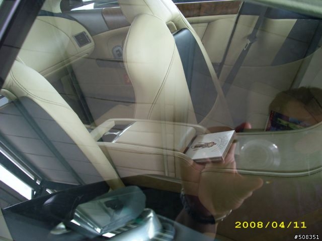 參觀彰化某工廠看見 Aston Martin DB9