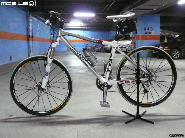 [分享]低調的華麗BMC team elite 02 年度心得報告 AND 08"FOX F100 RLC AND 08"XTR CARBON 後變