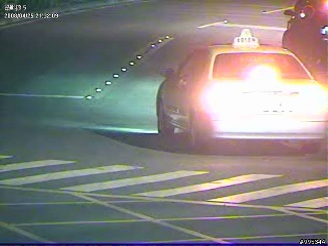 [憤怒] 我在內灣賞螢步道被打了!!!能否請大家幫忙找出車型跟車牌?