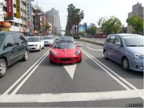 稀有跑車LOTUS Elise S和賓特力 CGT出現台中街頭