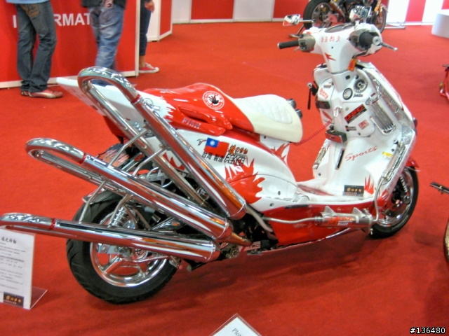 [分享]2008世貿機車展!!(小心~近百張圖)