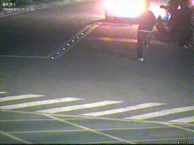 [憤怒] 我在內灣賞螢步道被打了!!!能否請大家幫忙找出車型跟車牌?