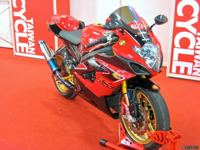 [分享]2008世貿機車展!!(小心~近百張圖)