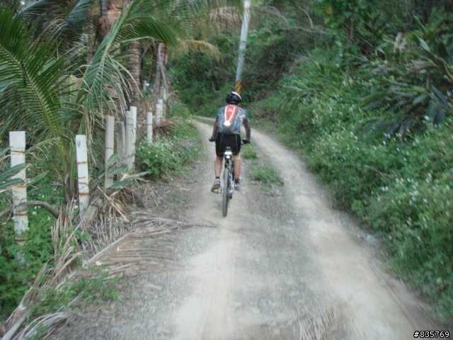 台灣海岸的最後一片淨土-阿塱壹古道(一段車騎人多於人騎車的路線)