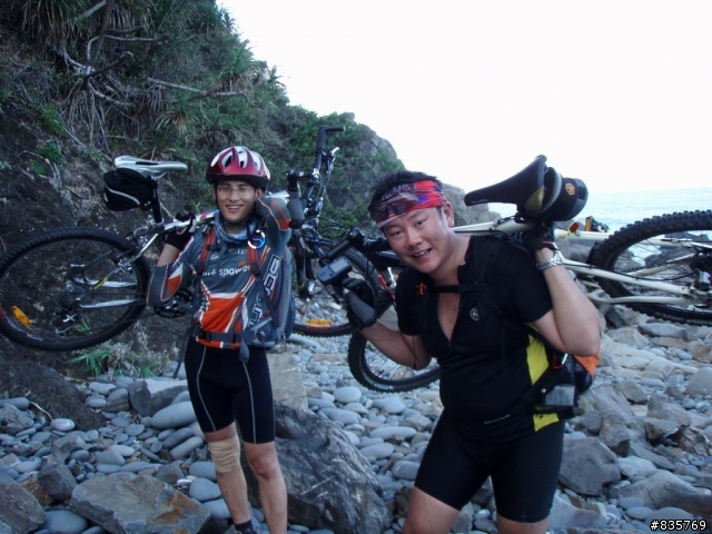 台灣海岸的最後一片淨土-阿塱壹古道(一段車騎人多於人騎車的路線)