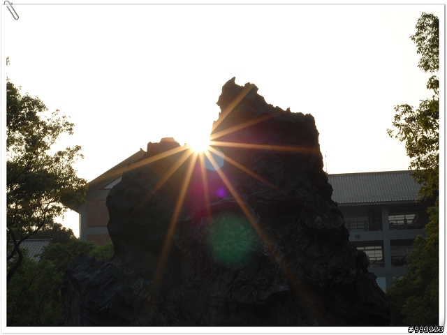 請問各位前輩,新手D40主人想買顆長焦距的鏡頭...