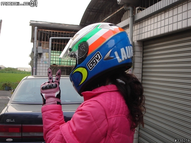 [分享]給女友最好的-AGV TI-TECH IL LAUREATO博士帽(4/28更新)