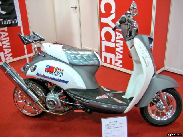 [分享]2008世貿機車展!!(小心~近百張圖)
