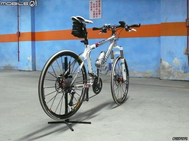 [分享]低調的華麗BMC team elite 02 年度心得報告 AND 08"FOX F100 RLC AND 08"XTR CARBON 後變
