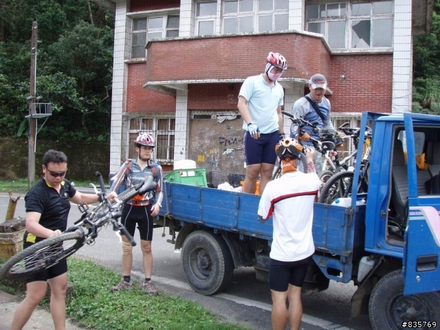 台灣海岸的最後一片淨土-阿塱壹古道(一段車騎人多於人騎車的路線)