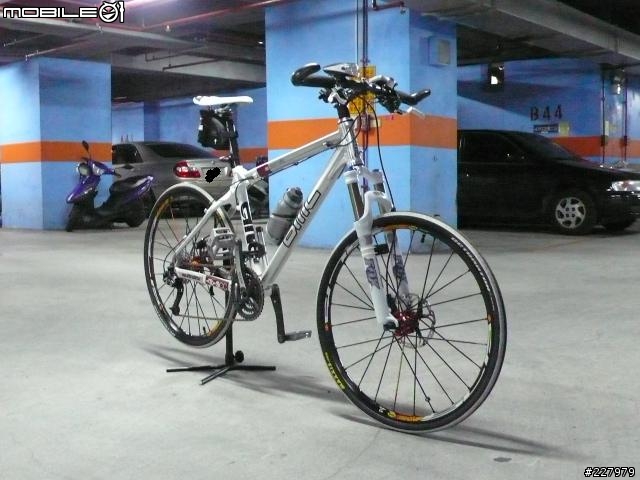 [分享]低調的華麗BMC team elite 02 年度心得報告 AND 08"FOX F100 RLC AND 08"XTR CARBON 後變