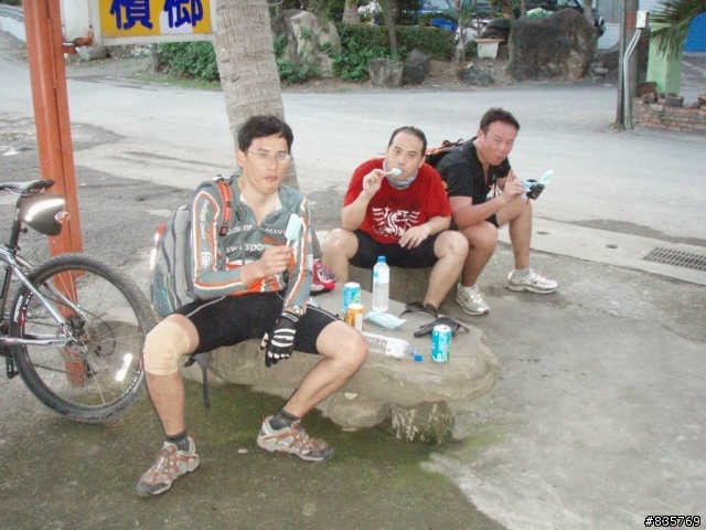 台灣海岸的最後一片淨土-阿塱壹古道(一段車騎人多於人騎車的路線)
