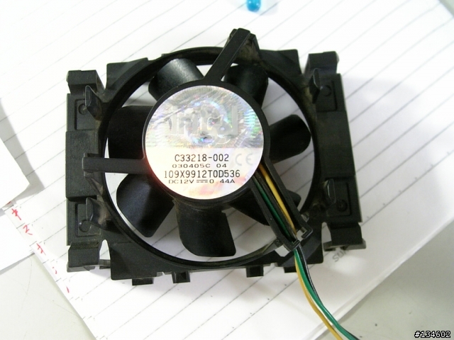 微星7300GT 散熱改裝 直上P4 原廠風扇(笑)