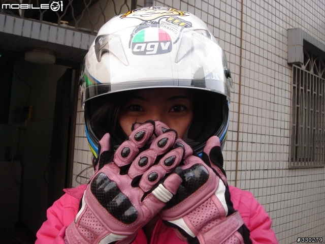 [分享]給女友最好的-AGV TI-TECH IL LAUREATO博士帽(4/28更新)