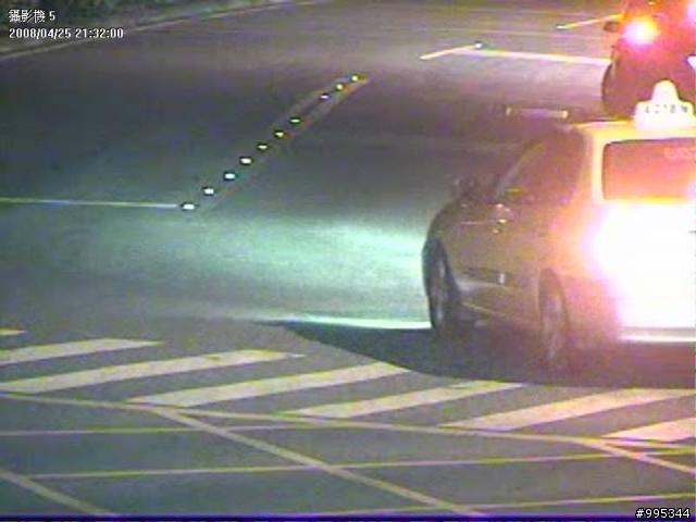 [憤怒] 我在內灣賞螢步道被打了!!!能否請大家幫忙找出車型跟車牌?