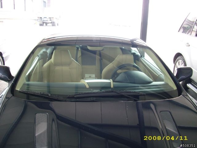 參觀彰化某工廠看見 Aston Martin DB9
