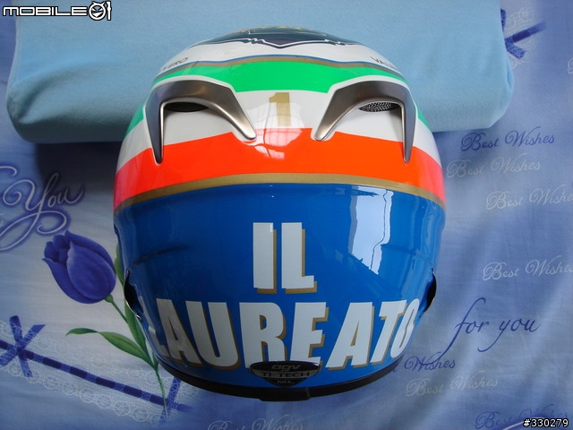 [分享]給女友最好的-AGV TI-TECH IL LAUREATO博士帽(4/28更新)