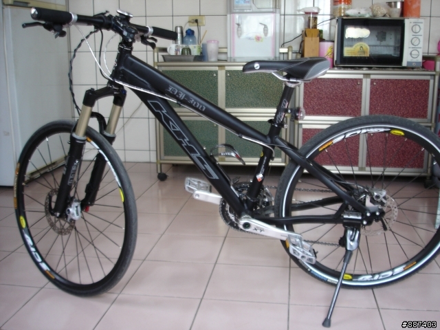 新手(女生)適合買成車還是組車??