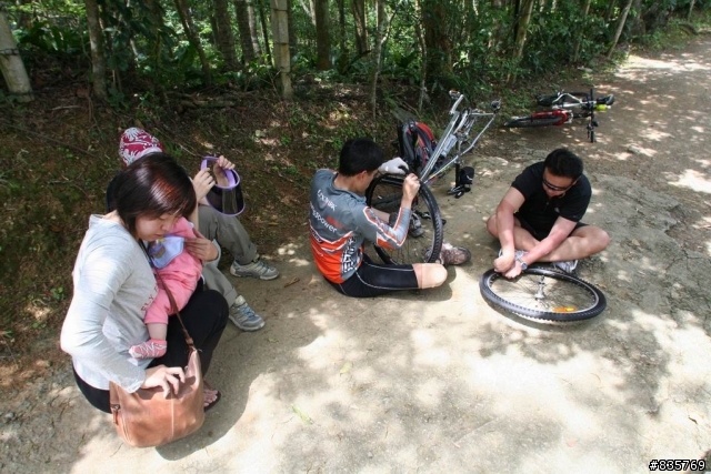 台灣海岸的最後一片淨土-阿塱壹古道(一段車騎人多於人騎車的路線)
