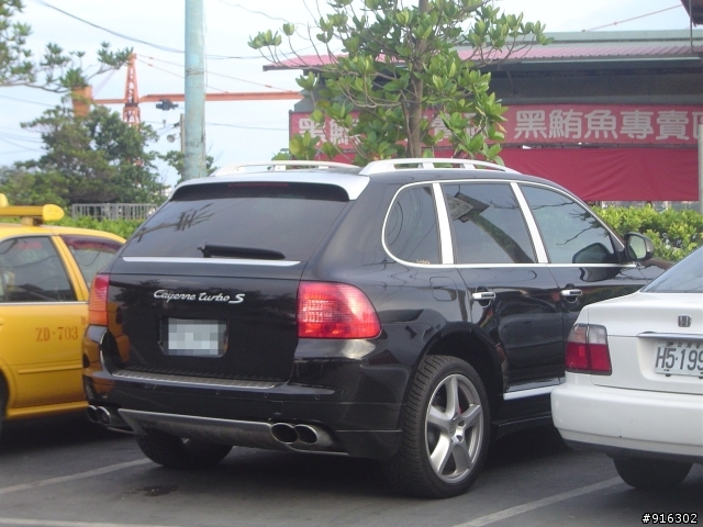 少見的保時捷休旅車