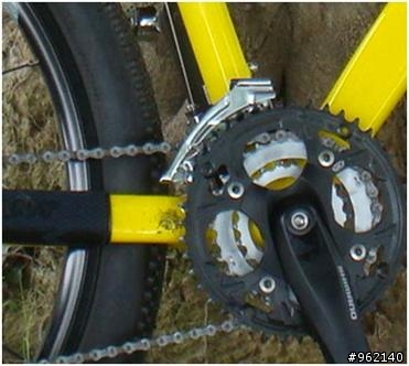giant xtc se2 右邊車架會磨到鍊條(有圖)