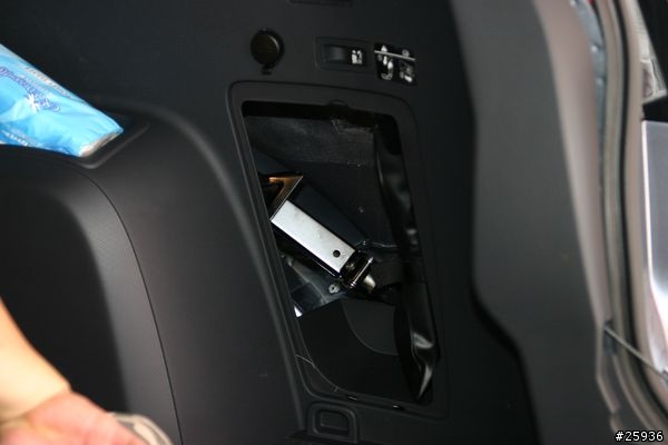 小凹(outlander 2.4)車頂隔音隔熱工程