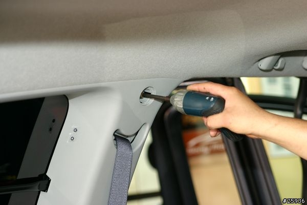 小凹(outlander 2.4)車頂隔音隔熱工程