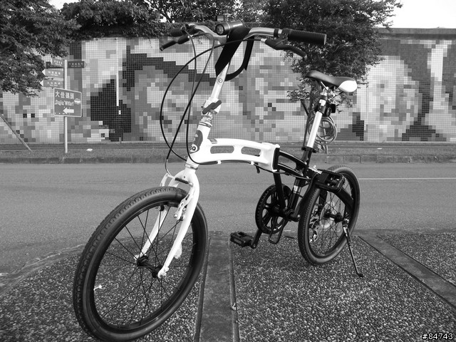 [開箱嘍]時尚黑白低調 Doppelganger 202 小折車(新增握把,碼表,檔泥板)