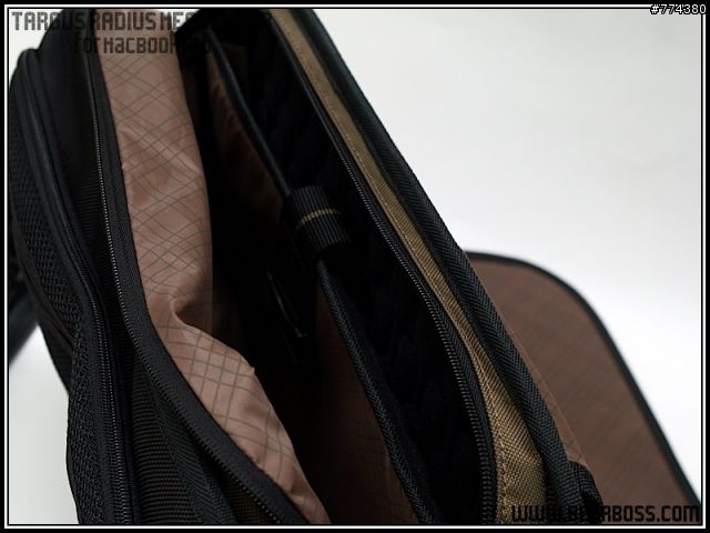 [MacBook Pro 新家] Targus Radius Messenger 質量兼修的電腦側背包