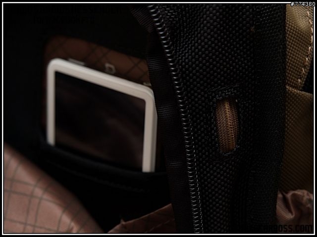 [MacBook Pro 新家] Targus Radius Messenger 質量兼修的電腦側背包