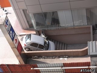 車車下樓梯!!咚咚咚!!