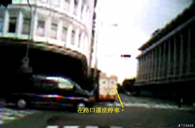 來看看機車族無耐的照片寫照，因此廢除禁行機車道，不濫畫，台灣的交通才有光明。