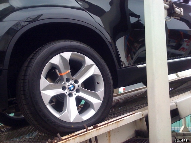 台北縣五股發現全新BMW X6~