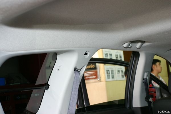 小凹(outlander 2.4)車頂隔音隔熱工程