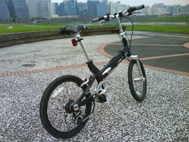 GIANT    17s+806