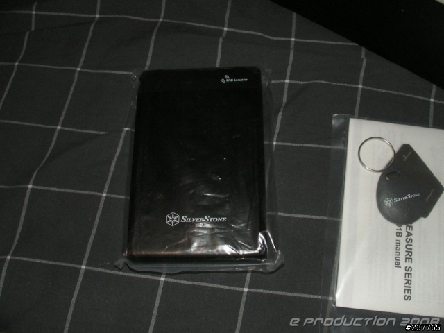 [開箱]  Silverstone Treasure TS01B 2.5" SATA 外接硬碟盒