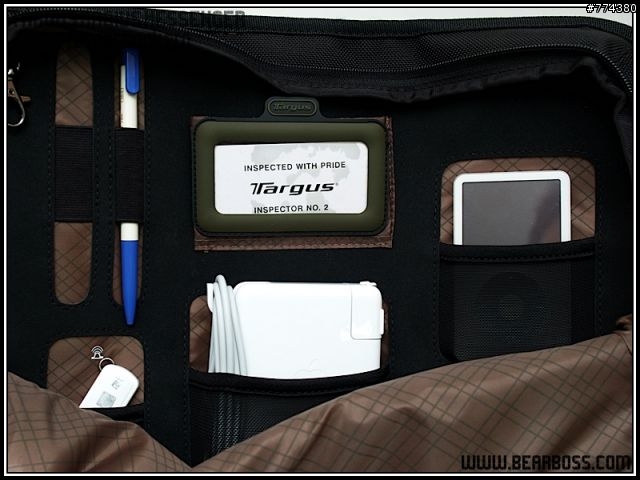 [MacBook Pro 新家] Targus Radius Messenger 質量兼修的電腦側背包