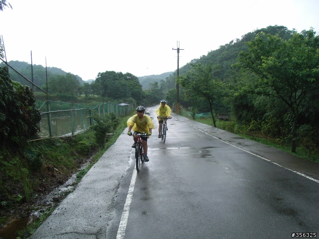 [遊記] 台北-宜蘭  非典型破百路線...(雙泰產業道路)
