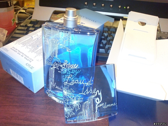小小的開箱(盒)...三宅一生 SUMMER EAU DE TOILETTE 香水(125ml)